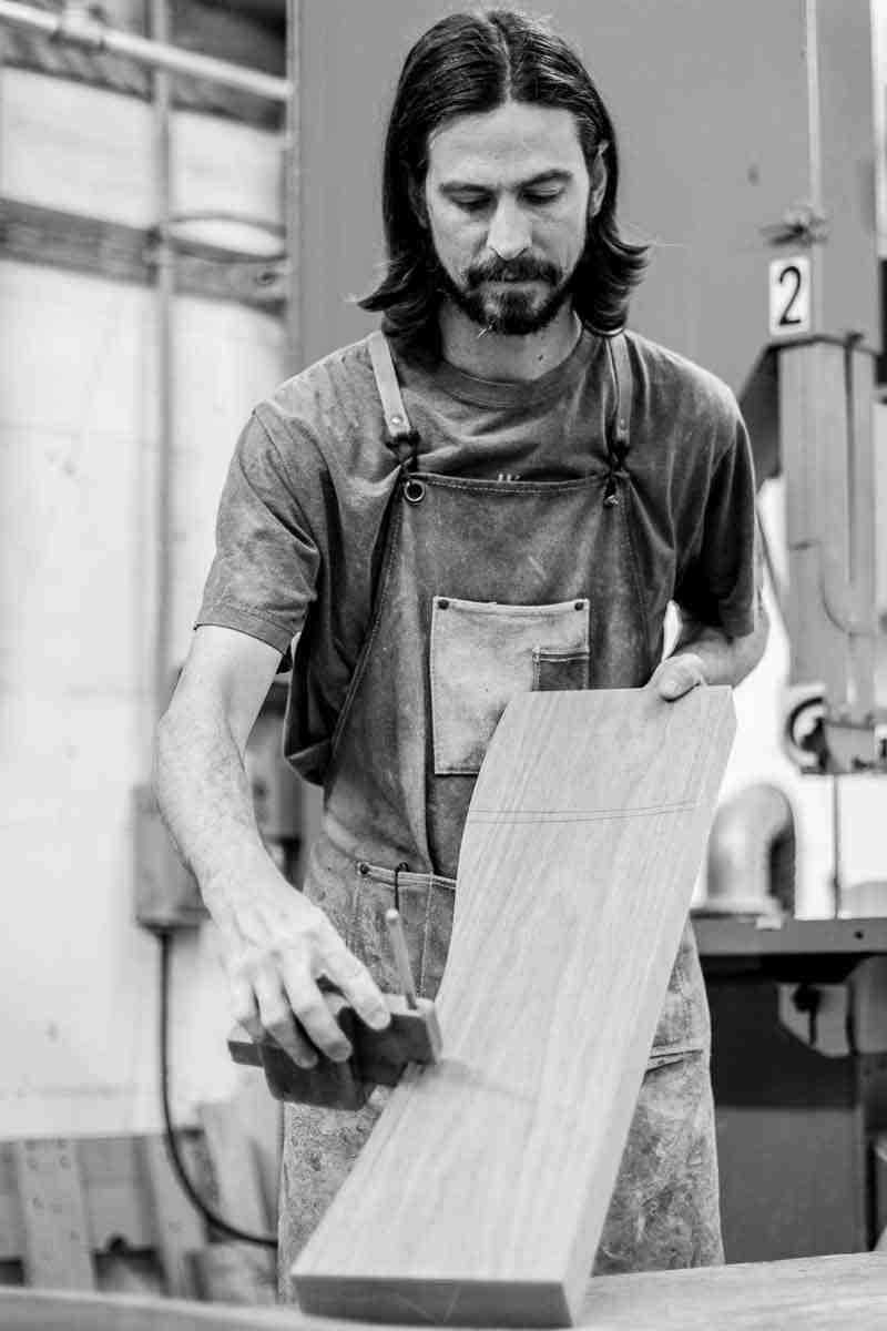 Bonner scribing a line for cutting a splat
