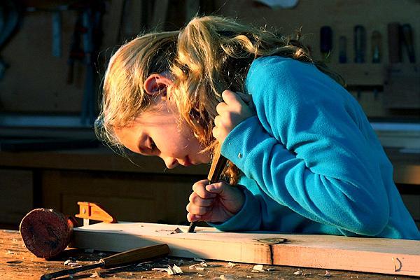 Bela carving a star
